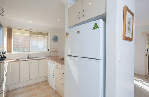 Nelson Bay House | White Horses