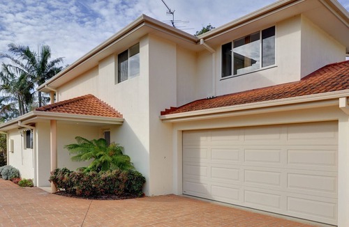 Nelson Bay House | White Horses