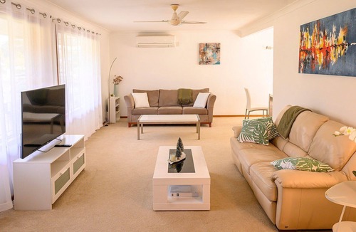 Coffs Harbour House | White Maple - room for the family