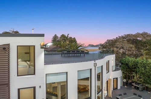 Wamberal House | Whitehaven - Ultimate Coastal Retreat!