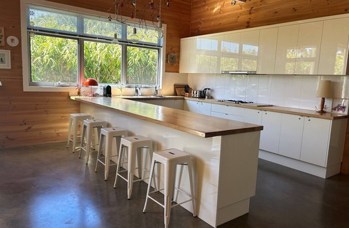 Manyana House | "Whiteleaf" Luxury. Linen included