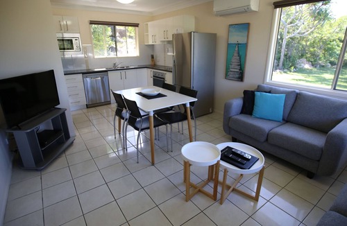 Bowen Hotel | Whitsunday Sands Resort