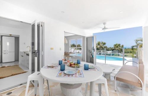 Eimeo House | WhitsunStays - The Cyclades