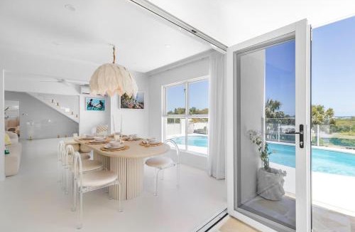 Eimeo House | WhitsunStays - The Cyclades