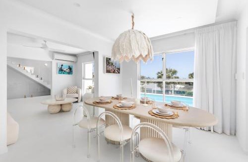 Eimeo House | WhitsunStays - The Cyclades