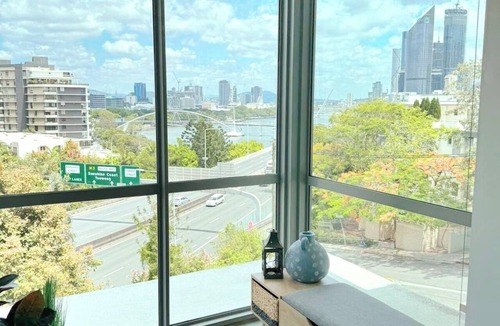 Kangaroo Point Apartment | Whole Floor Luxury APT L3 POOL*FIREWORKS*SPACIOUS* Million dollar city view!