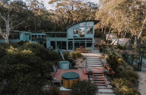 Blackheath Ski Chalet | Wildacres Luxe 40 Acre Australian bush escape with private cliffs