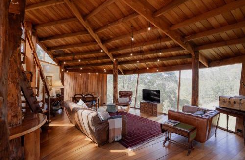 Ridgeway House | Wilderness Retreat 15mins to CBD, bath tub, forest views