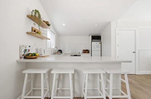 Bathurst House | William Cottage - CBD Base Cosy Family Retreat