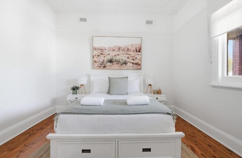 Bathurst House | William Cottage - CBD Base Cosy Family Retreat