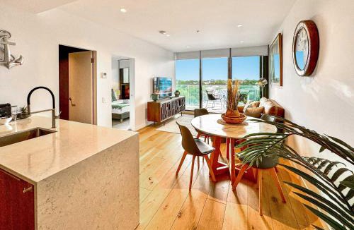 Williamstown Apartment | Williamstown Apartment Balcony, Parking & Views