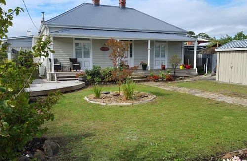 Kingston Beach House | Windsor Cottage