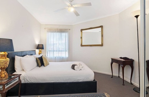Adelaide Central Business District Apartment | Windsor Lodge 3 Bed CBD Apt