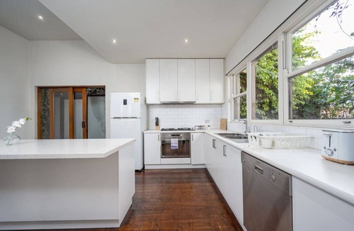 Windsor House | Windsor Nightlife Retreat