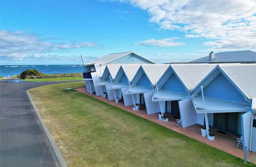 Lancelin Apartment | Windsurfer Beach Chalet 1 - No frills holiday vibe