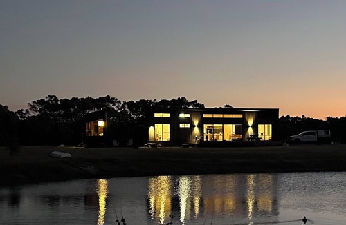 Sandy Point Apartment | Winter Warmer 10% off - Far South Paddock Eco Tiny Home