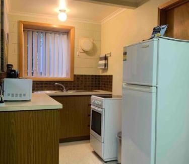 Howrah Apartment | Wombats Den A warm and cosy semi underground retreat