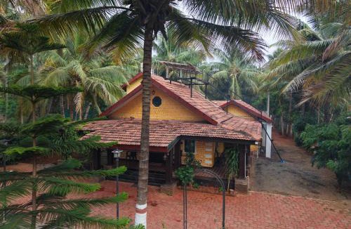 Coimbatore Villa | Wood House Near Isha And Karunya University by Shivalaya
