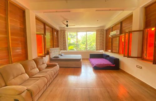 Tiruvettipuram House | Wooden cottage