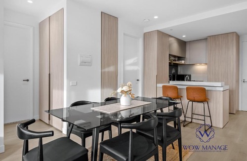 Port Melbourne Apartment | WOW Self-Contained Apartment on Tarver