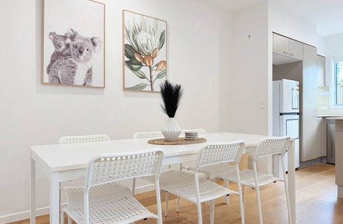 Wynnum West House | Wynnum West Oasis Retreat 5 Beds villa