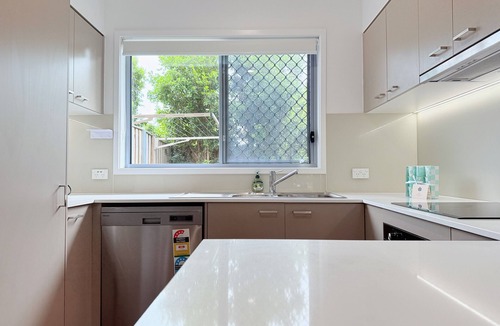Wynnum West House | Wynnum West Oasis Retreat 5 Beds villa