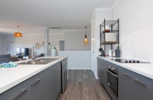 Aldinga Beach House | Xanadu - Aldinga Beach - C21 SouthCoast Holidays