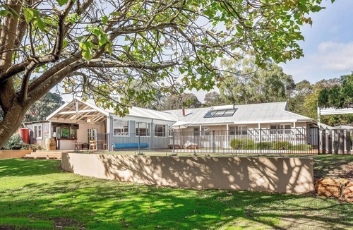 Yallingup Siding House | Yallingup Homestead - Lakeside Rural Retreat