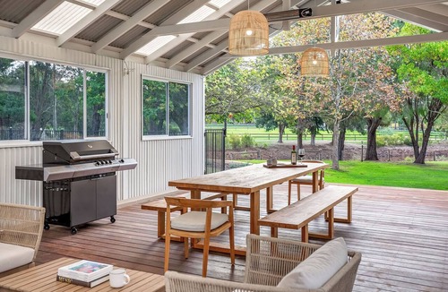 Yallingup Siding House | Yallingup Homestead - Lakeside Rural Retreat