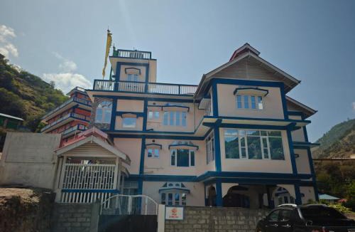 Dirang House | Yang home stay