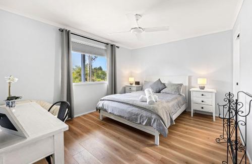 Callala Bay House | Yn Y Bae - Short Walk to Wowly Creek & Jervis Bay