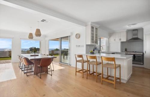 Peppermint Grove Beach House | Yoondoordo Luxury Beach House