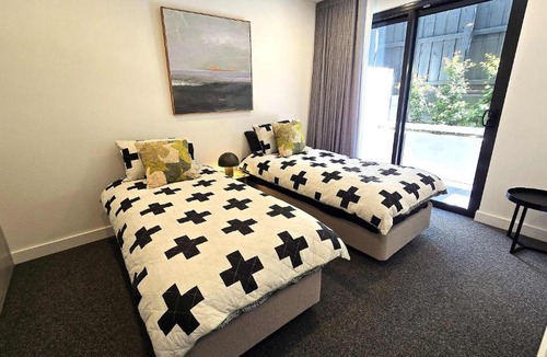Hampton Apartment | Your 2 Bed Hampton Haven with parking