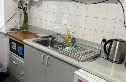 Surry Hills Apartment | Your B&B steps into Oxford St