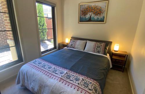 Ivanhoe House | Your Leafy Ivanhoe Retreat