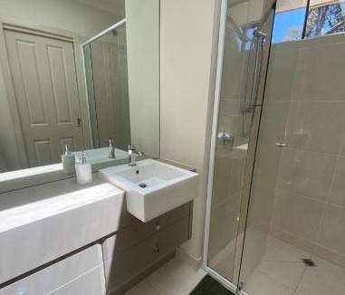 Ivanhoe House | Your Leafy Ivanhoe Retreat