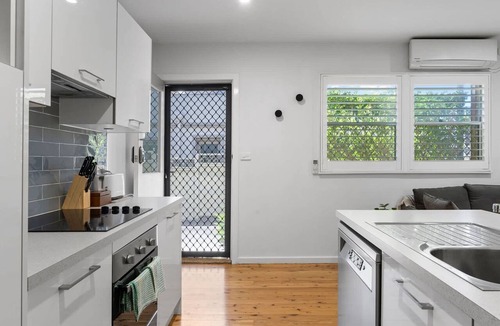 Merewether Apartment | Your Merewether Getaway - Surf, Sip & Stay