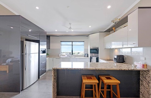 Darwin City Centre Apartment | Zen Coastline Pool - Balcony Dining - Seaview