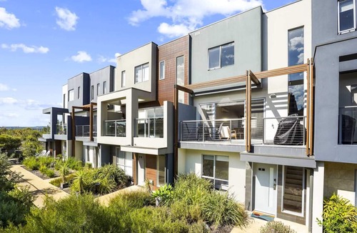 Safety Beach House | Zen Cove Summary: Set