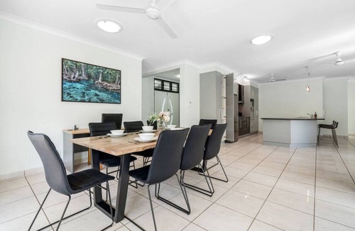 Lyons House | Zen Orient ~ Luxurious 4BR Oasis with Private Pool