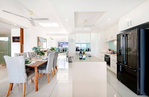 Darwin City Centre Condo | Zen Skytower Harbourview - Exclusive 3br Family Apt