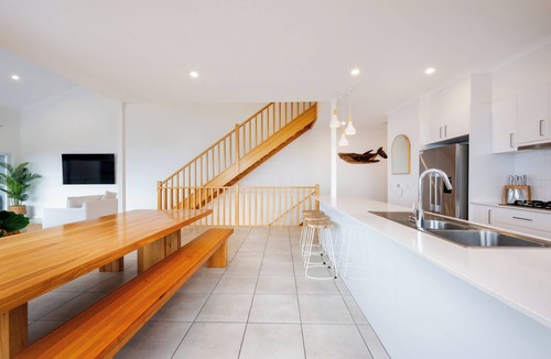 Woolgoolga House | Ziggy’s Beach House- Ocean Views, Sauna, Jacuzzi, Pet-friendly!