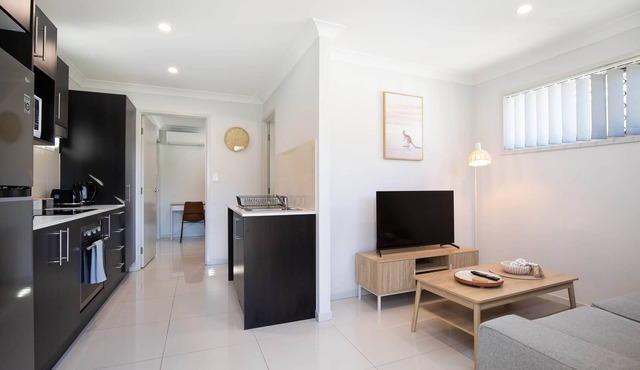 1 Bdr Apt w/AC | Kitchen | Parking | 131F1