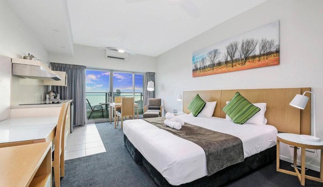 '18th in the Clouds' CBD Resort Living with Pool