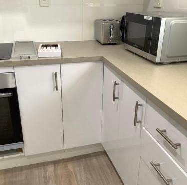2 4 Miller Quiet, Cool & Modern 3BR