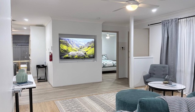 2 BR spacious Granny near Stanhope Leisure Centre