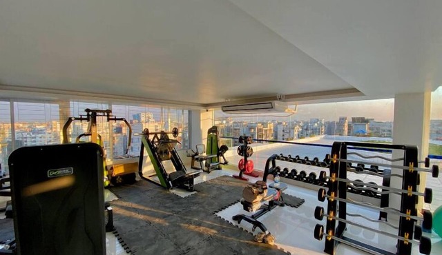 250 sqft 2 Studio Apt Pool and Sauna