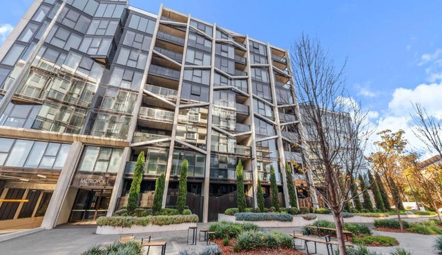 2BR-1BR-1Car- CBD Pool Central