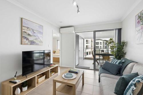 2BR Unit in Rockingham Near Shops and Beach