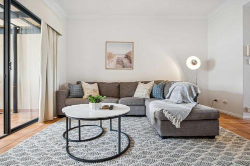 3BR & 3 Storey with 2 car parks - CBD walking